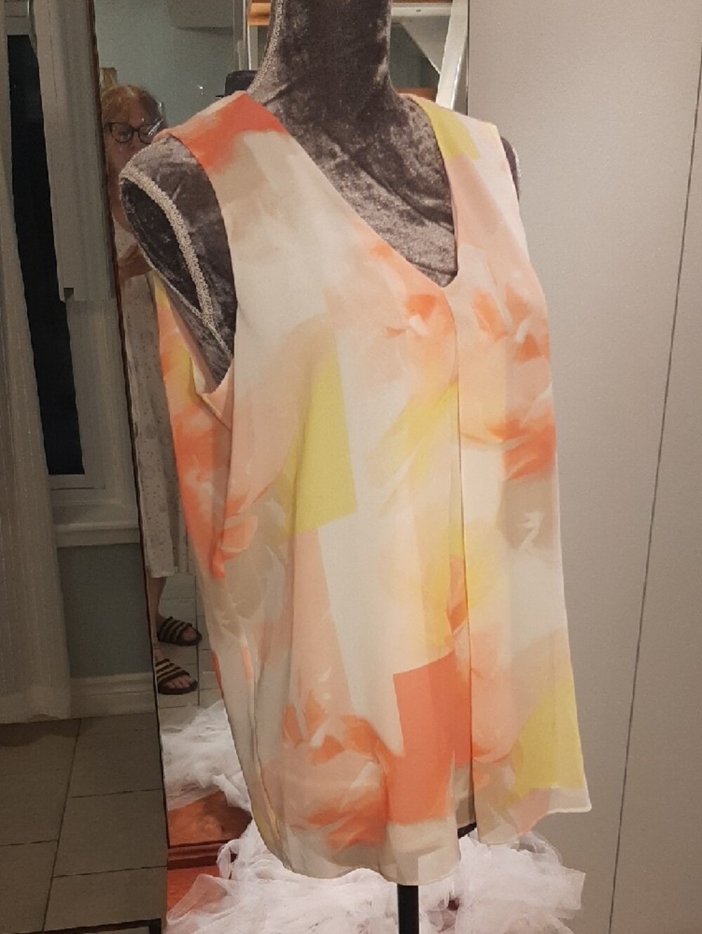 Calvin Klein๐NWOT V-Neck Coral/Yellow/White Watercolor Camisole Top LINED Sz L - Picture 3 of 8